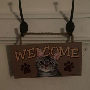 Cat Welcome Sign with Gray Tabby Design